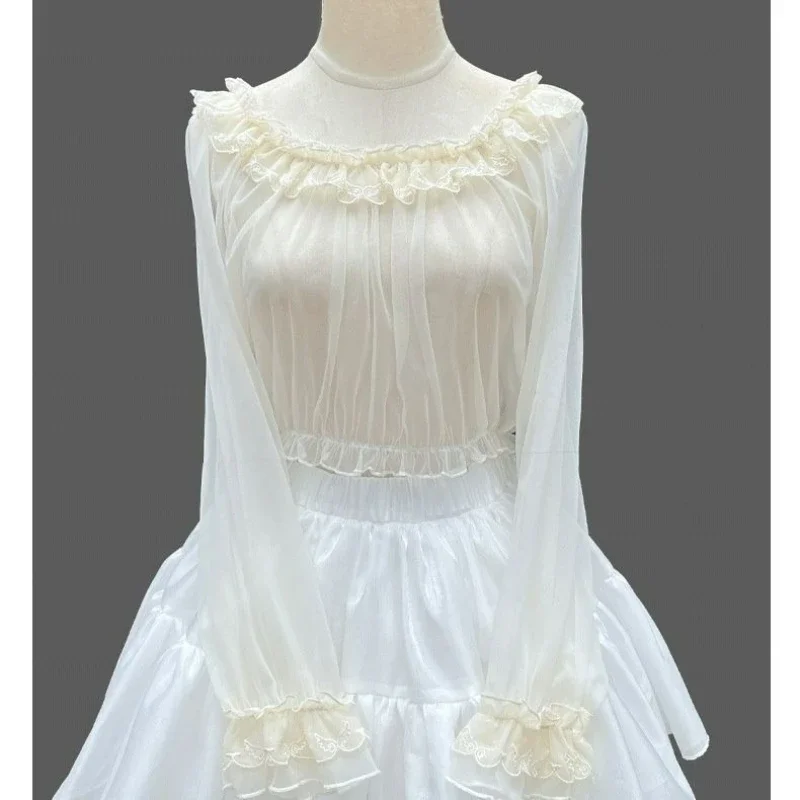 بلوزات نسائية يابانية على الطراز الفيكتوري مكشكشة من الدانتيل كاواي لوليتا نمط رقبة دائرية نحيفة داخل القمم صيفية لطيفة شفافة من خلال القمصان