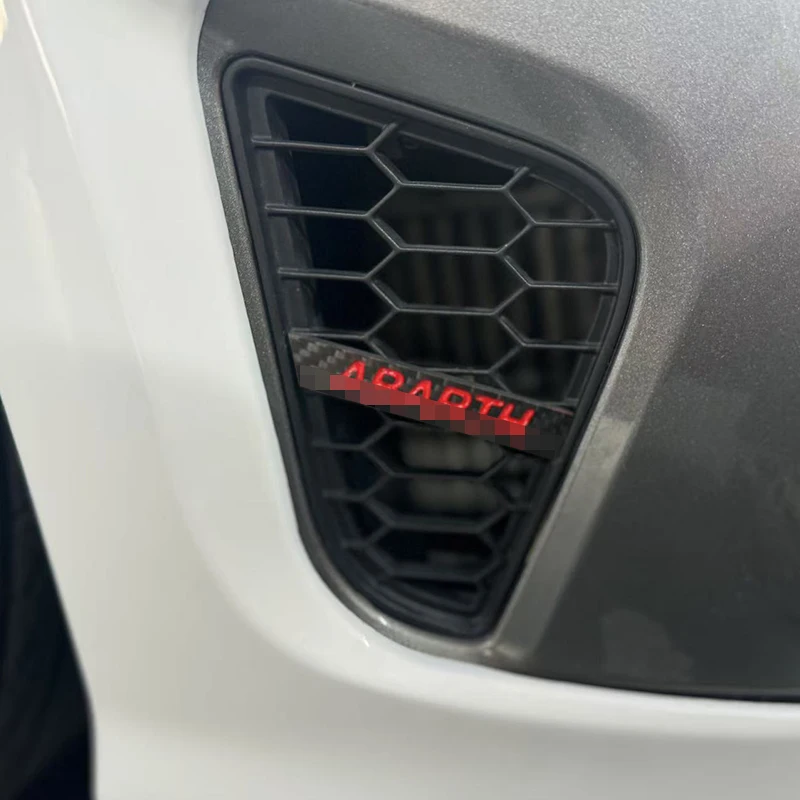 

Совершенно новый высокоуглеродное волокно, качество 3k, саржевый стиль, гоночный тип, передний бампер, сетчатый значок, украшения для Abarth 595 695, 2 шт./компл.