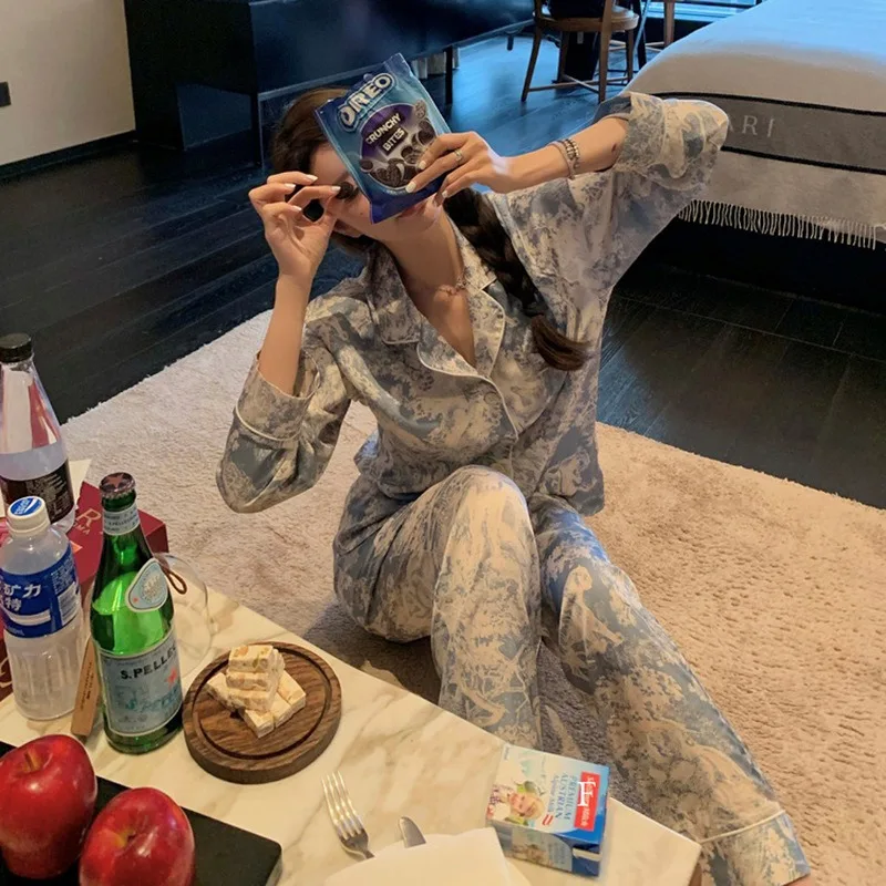 2023 خريف جديد الحرير الجليد المرأة بيجامة التلبيب زر سترة وتتسابق للنساء 2 قطعة مجموعة موضة الطباعة مجموعة الملابس للنساء