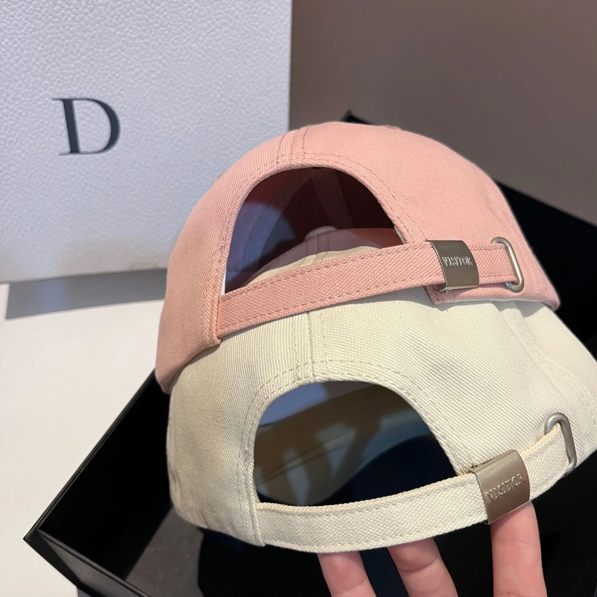 Luxuriöse Baseballmütze aus bestickter Baumwolle 2025, modisches Gesichtsbedeckungsdesign, altersätzende Outdoor-Sportmütze für Paare