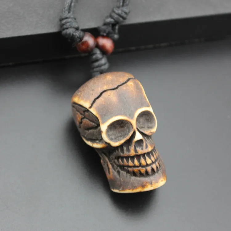 Vintage Fashion Men Jewellery Vintage Skeletal Carved Skull Necklace for Men Personality Skull Pendant Cross Jewelry Gift Collar