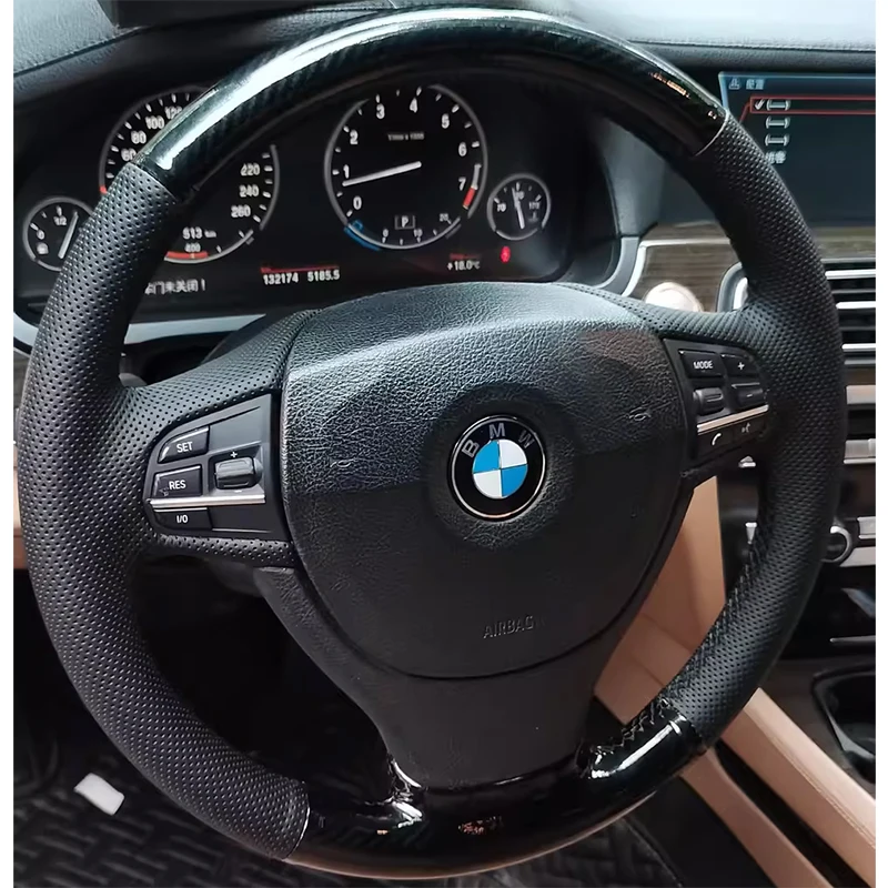 

Для BMW F10 520i 528i 730Li 740Li ручная прошивка из черного углеродного волокна, нескользящий чехол на руль из натуральной кожи