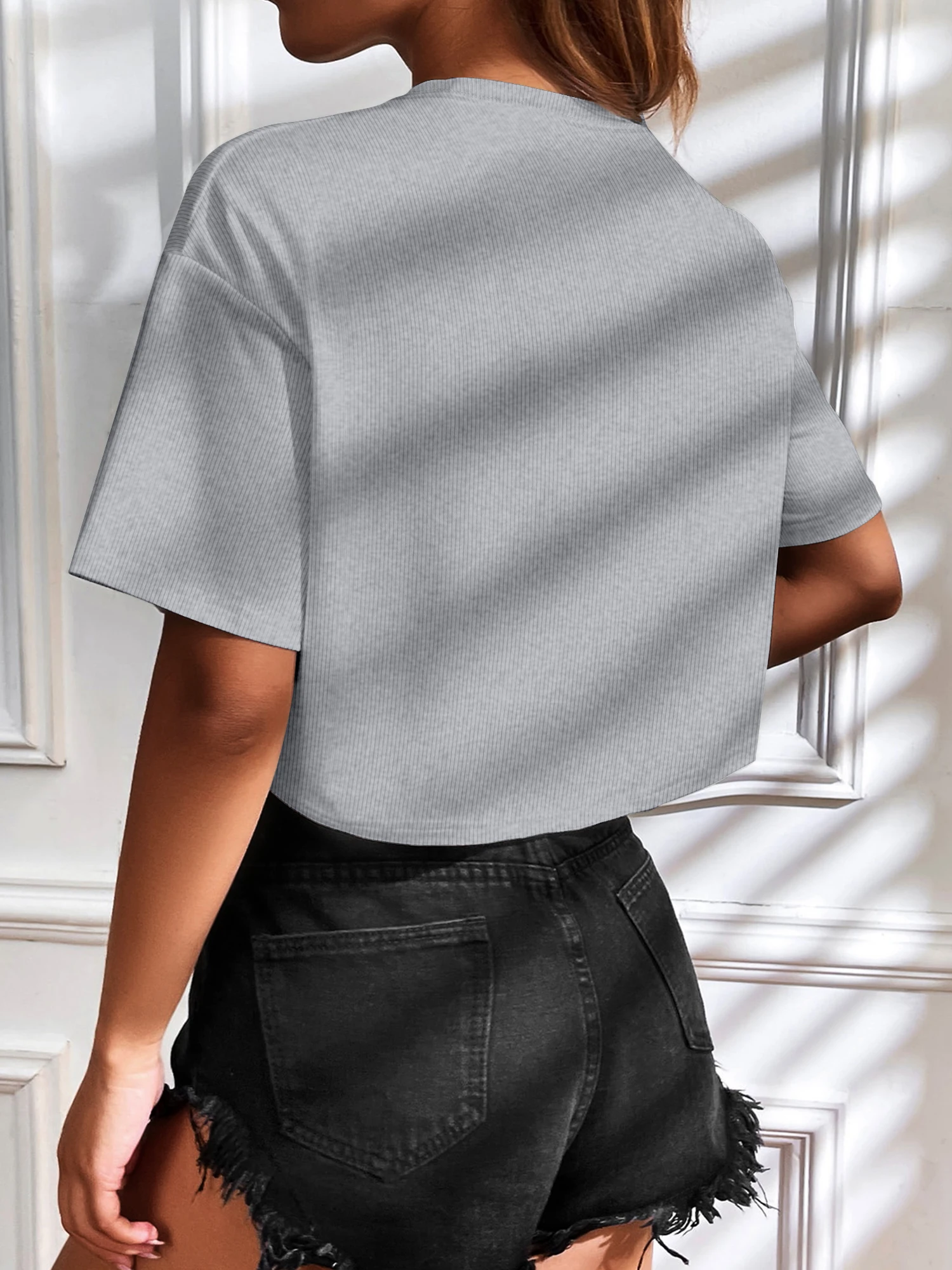 Damen-T-Shirt in Uni-Farbe mit kurzen Ärmeln, College-Stil, lässiges Crop-Top – Detail 15