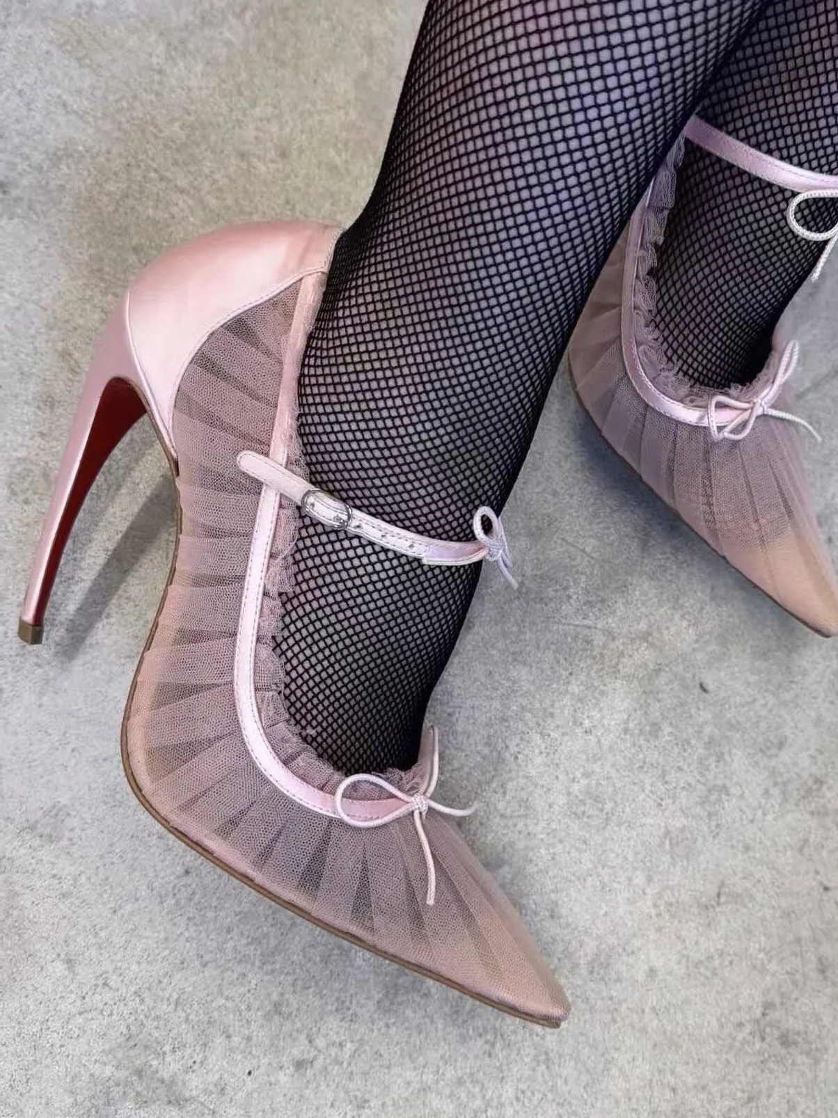 

Летние женские туфли-лодочки на шпильке с кружевом и бантом для модных показов, вечеринок, свадеб, балетки, женские туфли на высоком каблуке