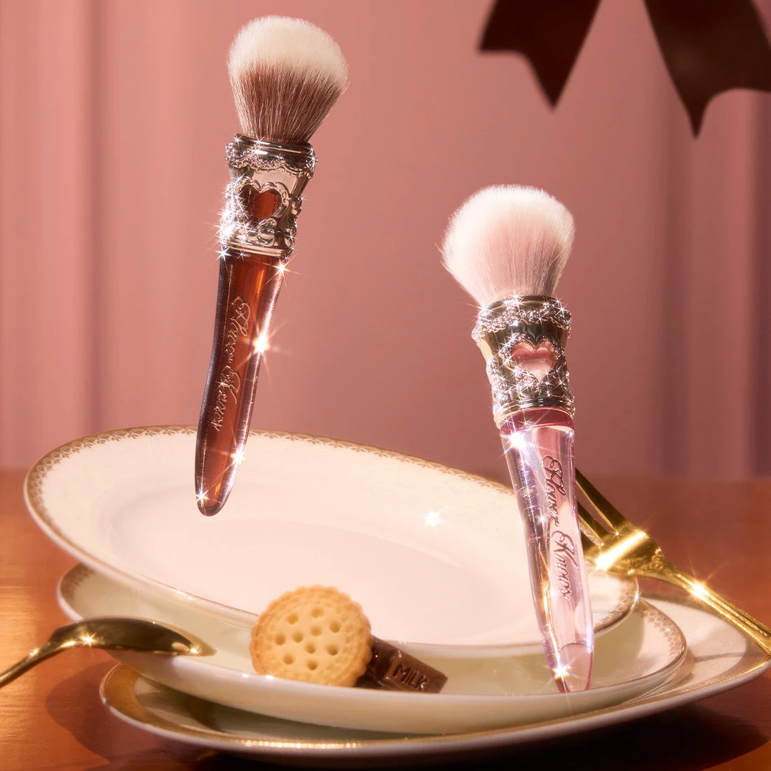 フラワーノーズ スウィーティーベア ラウンドブラッシュブラシ ソフトふわふわメイクブラシ パウダー＆ブラッシュ用 プロフェッショナルフェイスチークブラシ