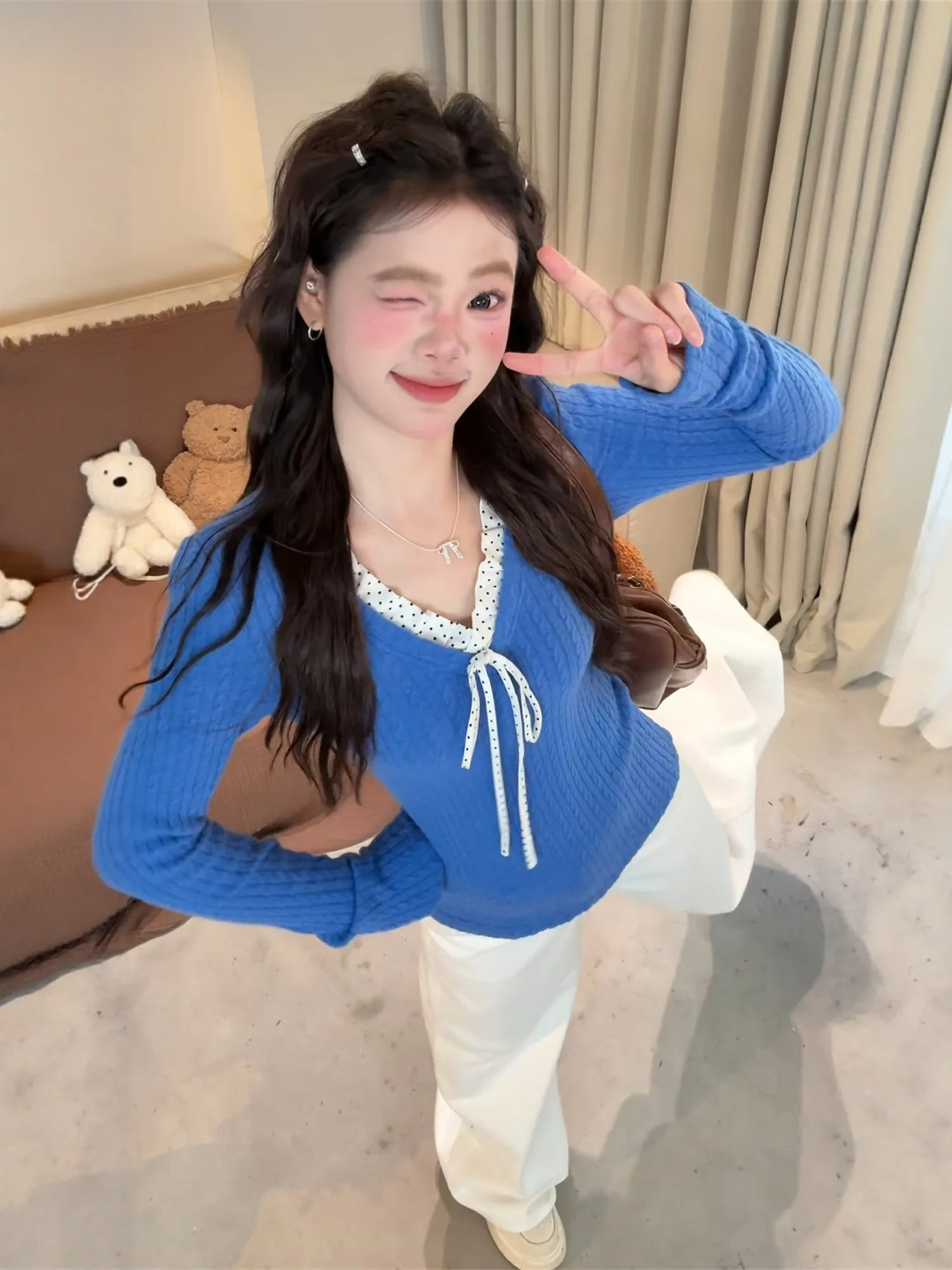 

Klein Blue Polka Dot V-neck Knitwear Women's Fashion Spring 2026 New Design Versatile Long Sleeve Casual Style Top
