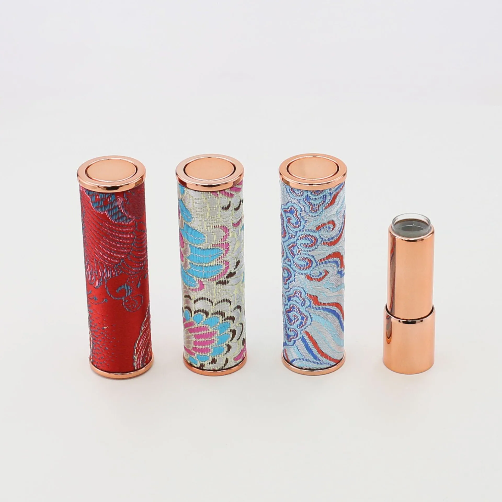 3.5 جرام أنابيب أحمر الشفاه الفارغة وبلسم الشفاه لتقوم بها بنفسك حاوية مستحضرات التجميل الرائعة على الطراز الصيني أنبوب أحمر الشفاه مع التطريز