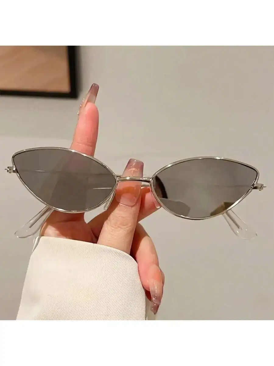 1 Pair Women New Cat Eye Model Fashion Glasses Exquisite Small Frame Popular Multicolor Entry Luxury Style Metal Edge Design view 3