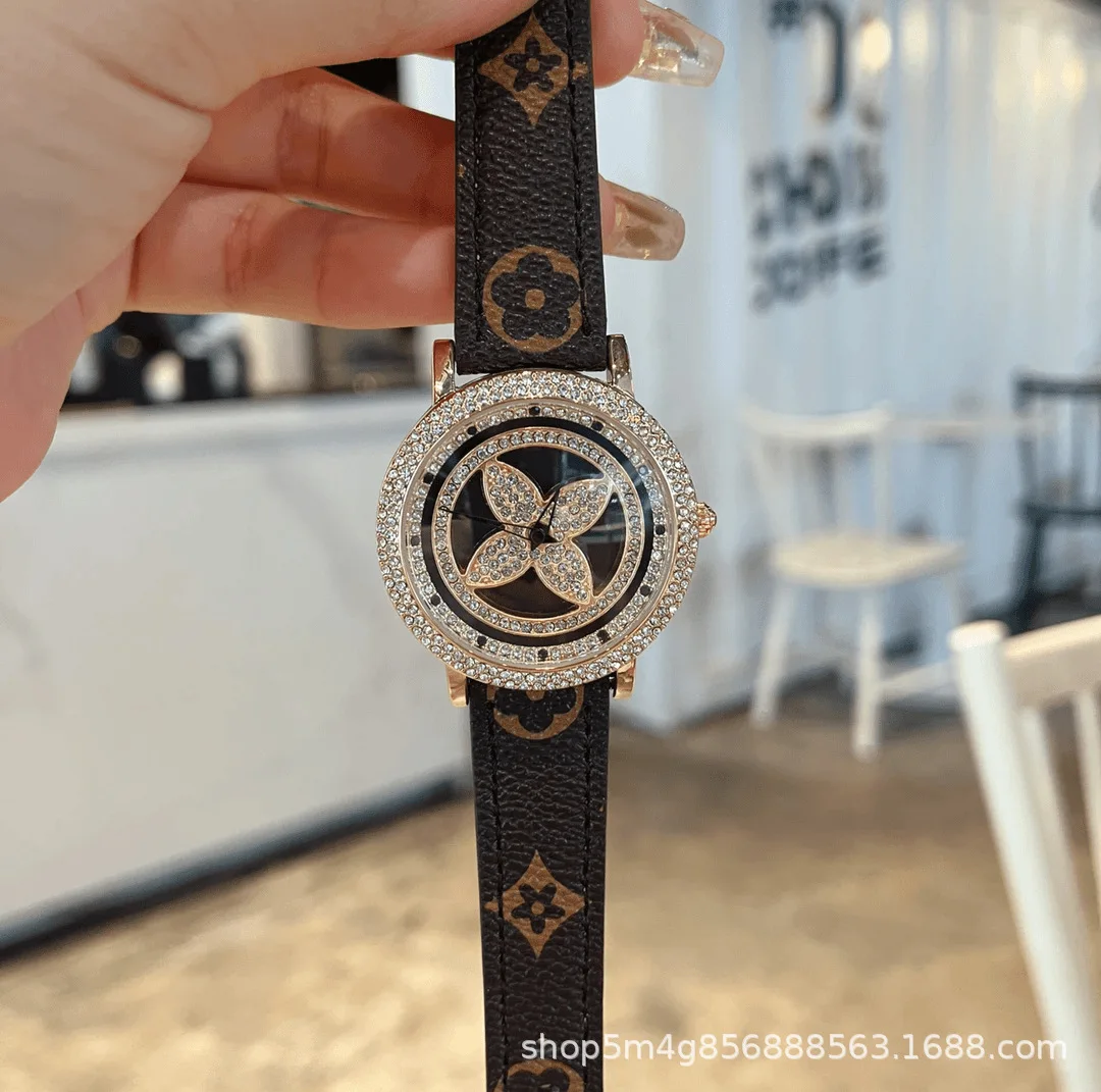 

Counter Quality Retro Watch Women's Star Four Leaf Light Luxury Versatile Fashion Simple High end Watch