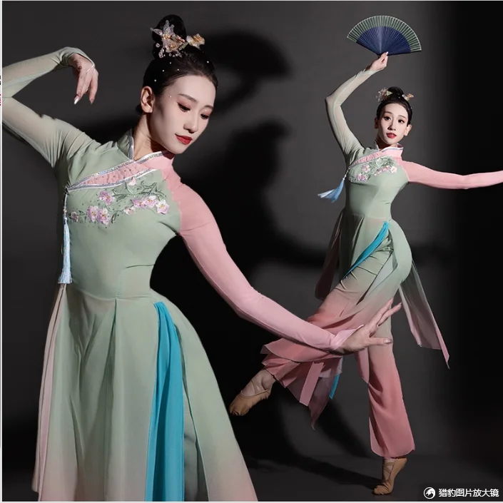 

Классический танцевальный костюм для женского китайского танцевального представления с веером