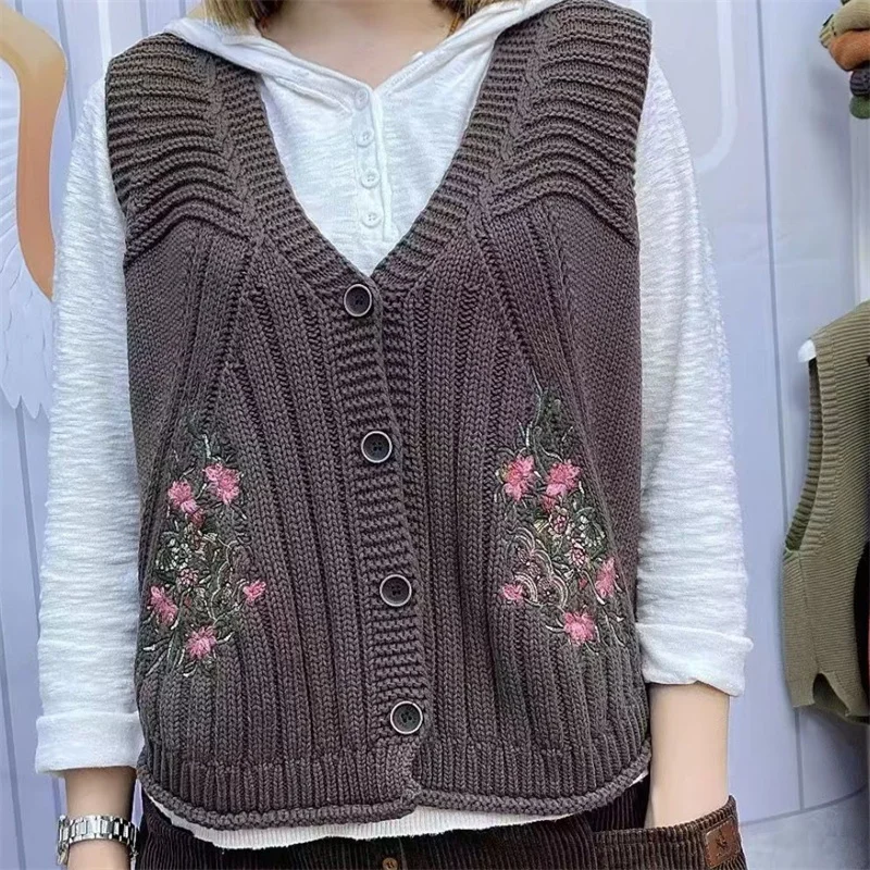 Middle-aged Mother Sleeveless Coat Women Spring Autumn 2026 New Embroidered Vest Jacket Short Cardigan High-end Female Waistcoat