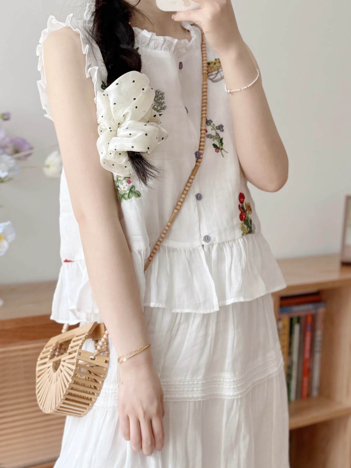 

New 2026 Summer Chinese Style Heavy Embroidery Flower Sleeveless Short Vest Top Women's Fashion Loose Fit Stand Collar Cardigan