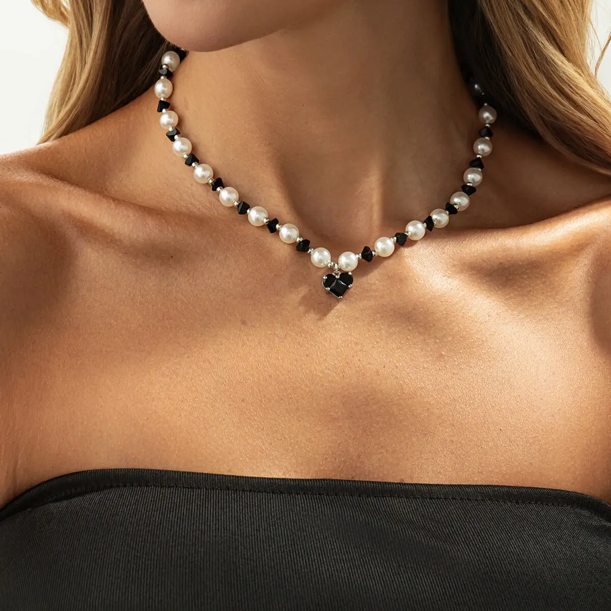 

SHIXIN Sweet Crystal Rhinestone Love Heart Pendan Necklace Women Cute Romantic Imitation Pearl Chain Choker Wedding Jewelry 2026
