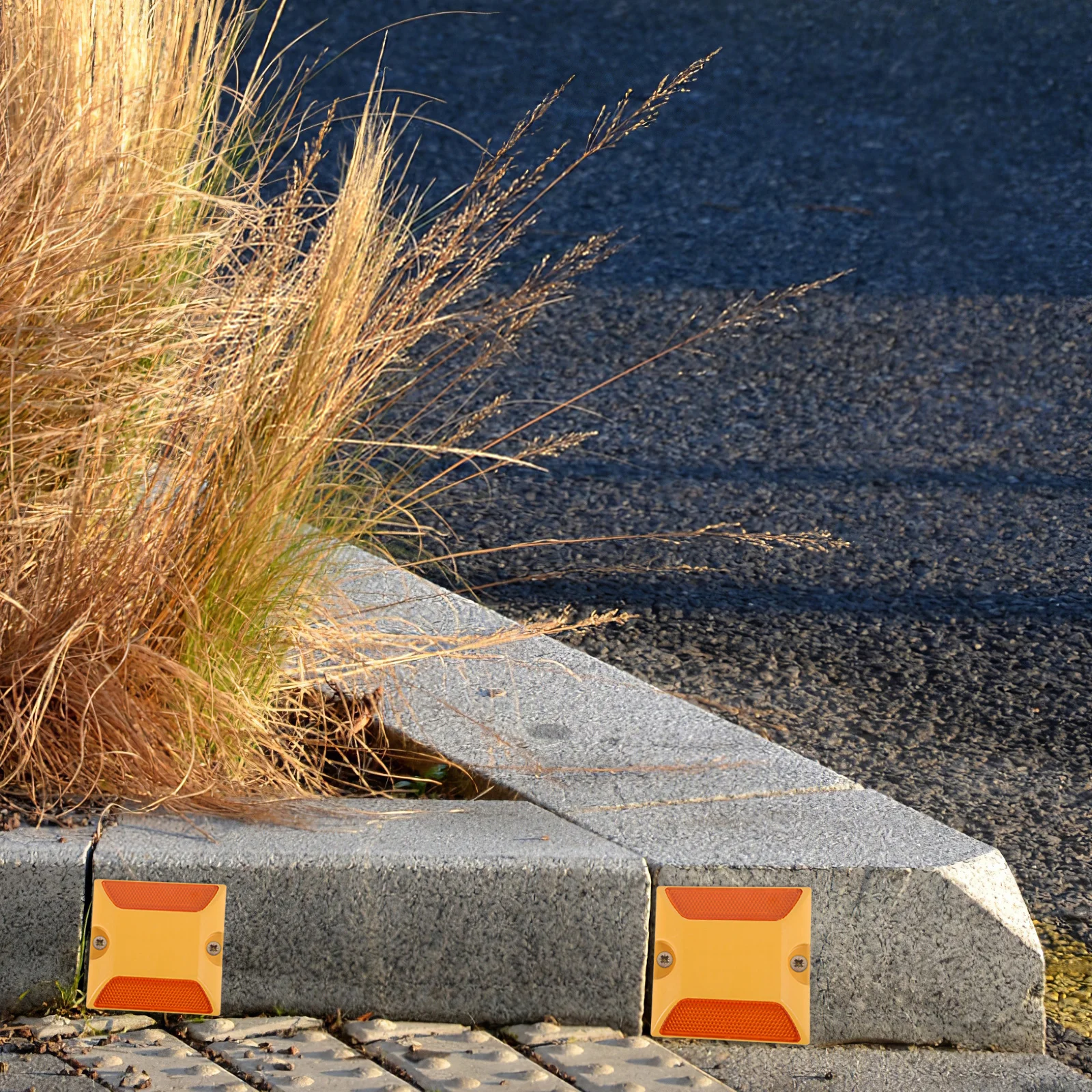 10 قطعة علامات الطريق العاكسة البلاستيك المتين وضوح عالية لممر الطريق السريع موقف للسيارات عاكسات السلامة الرصيف