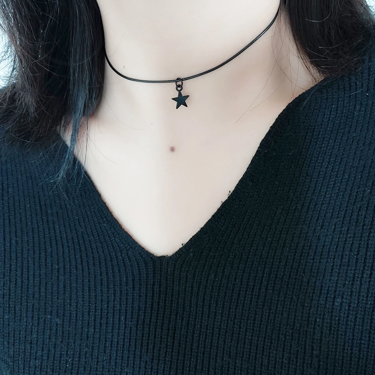 Stylish and simple everything with sweet and cute black five-pointed star pendant choker Choker necklace women\'s accessories