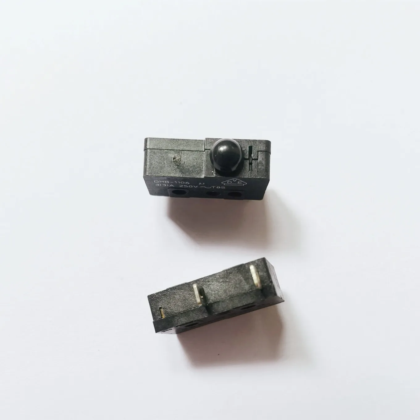 Original New 100% Micro Switch 2Pin 10.1A Normally Open Micro Travel Limit Switch Letinous Edodes Head DMB-1106