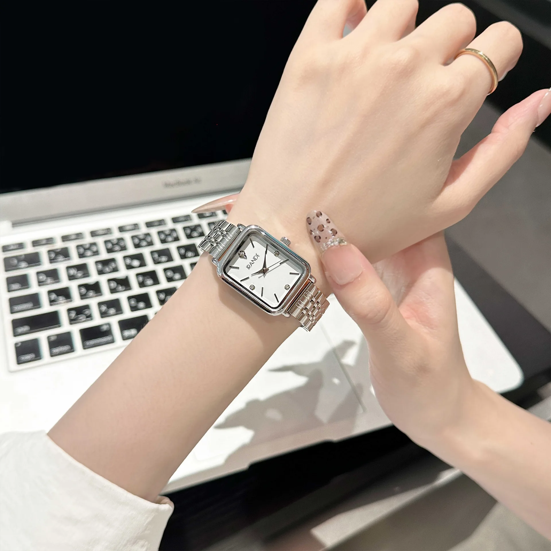 2026 New Luxury Women's Watch Fashion Simple Compact Watch Student-Specific Quartz Stainless Steel Watch Birthday Gift