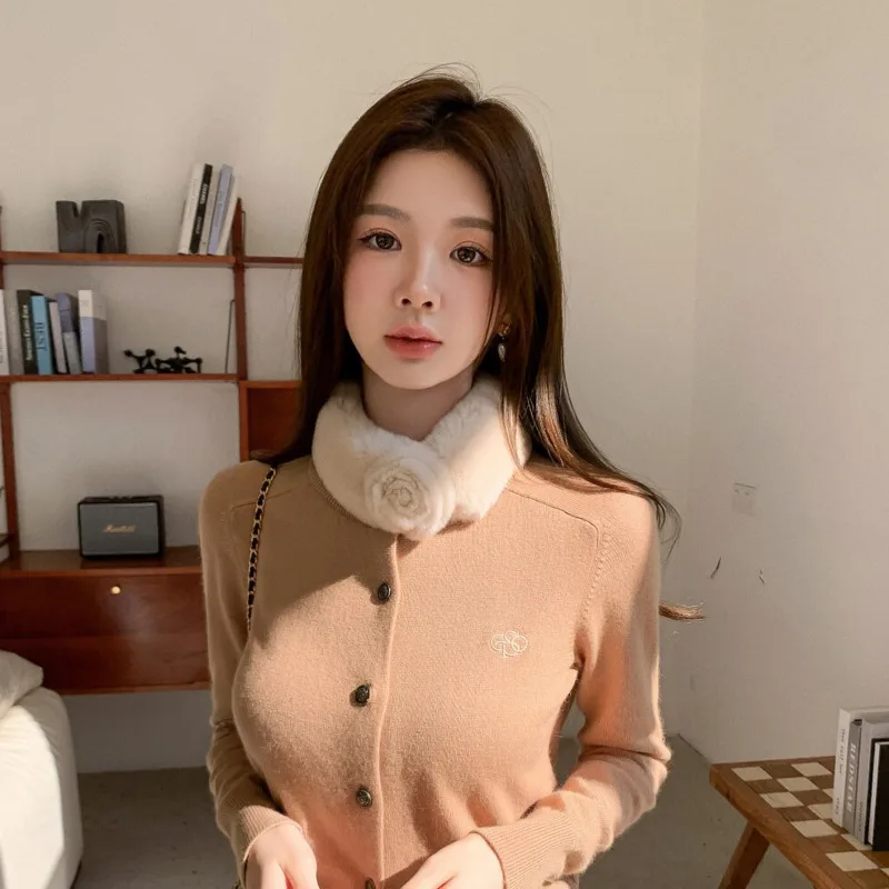 

Winter Camellia Rex Rabbit Fur Scarf Magnetic Buckle Fur Neck Warmer Real Fur Double-Sided Fur Scarves Knitted Fur Ring Scarf