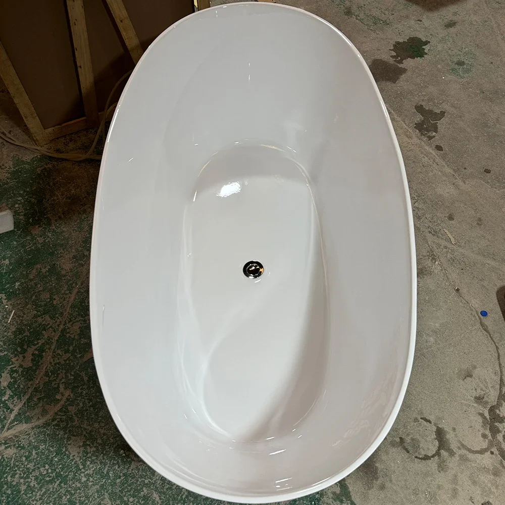 &c Factory Price High-End  White Freestanding Bath Tub Classical Modern Royal Design Japanese Soaking Tub for Adults Mobile