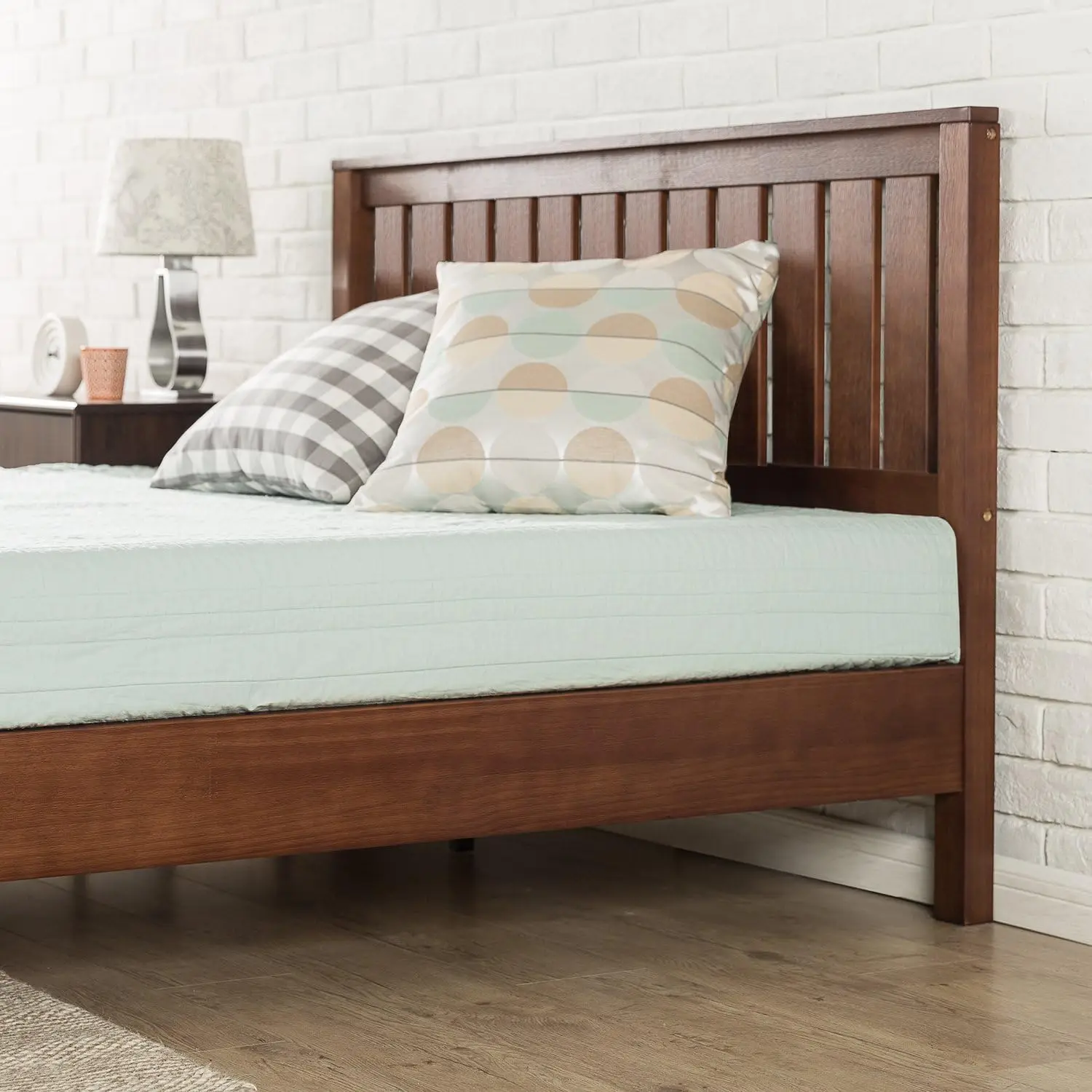 ZINUS Vivek Deluxe Wood Platform Bed Frame with Headboard, Wood Slat Support, No Box Spring Needed, Easy Assembly, Queen