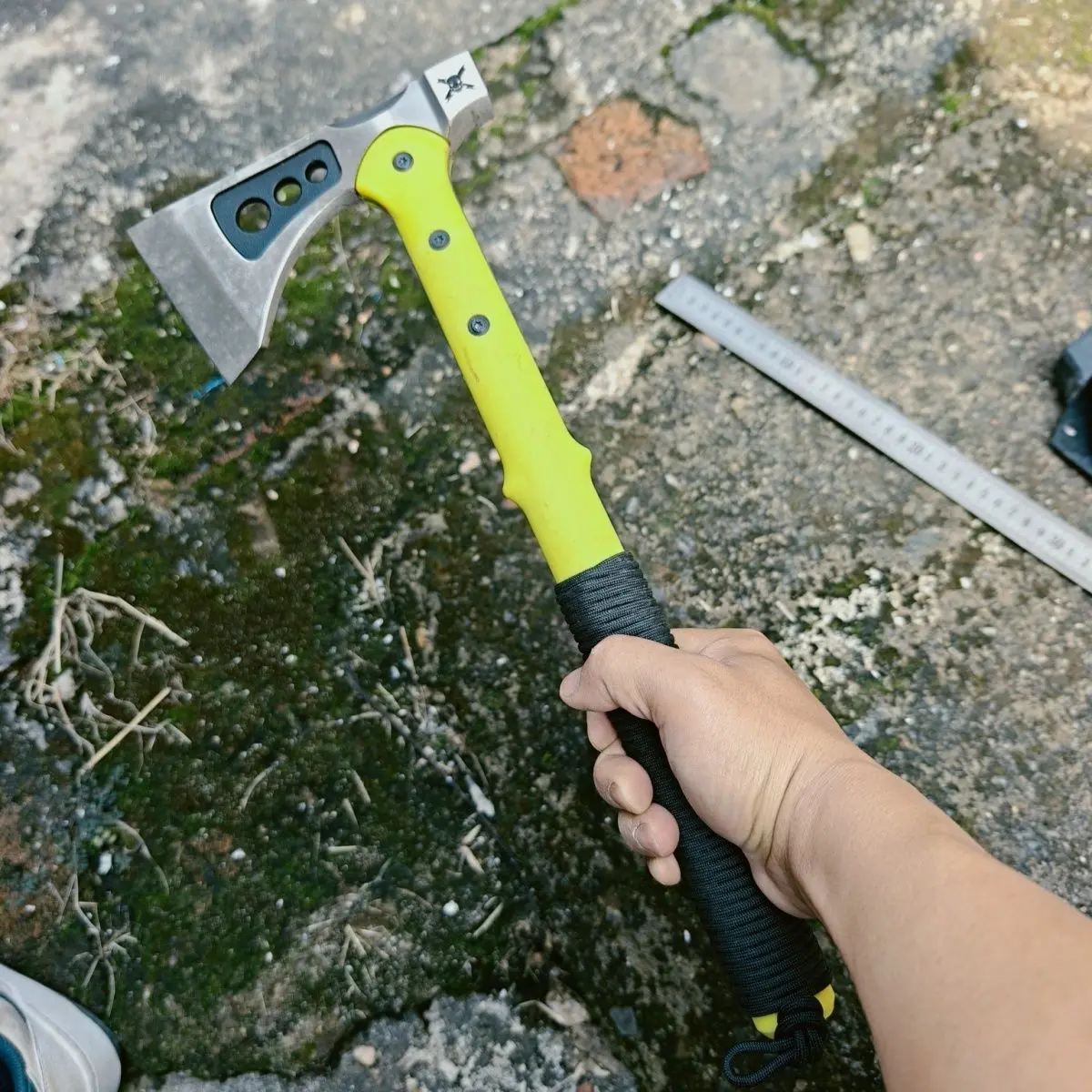 High Quality Multifunctional Outdoor Camping, Hiking, Chopping Wood and Trees, Emergency Self-defense Tools