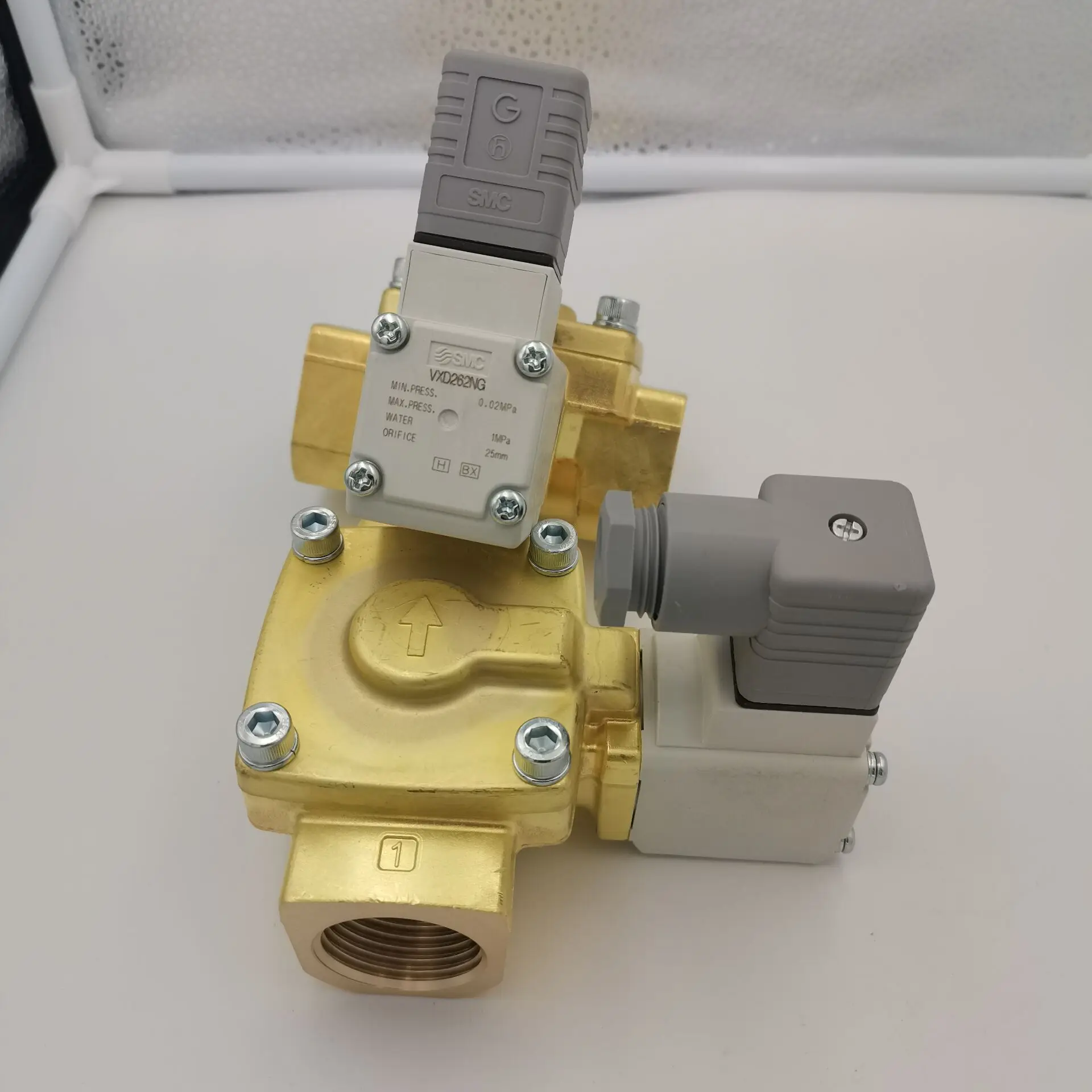 الأصلي حقيقية SMC هوائي الملف اللولبي صمام VXD242HG VXD262NG اتجاهين الملف اللولبي صمام للمياه