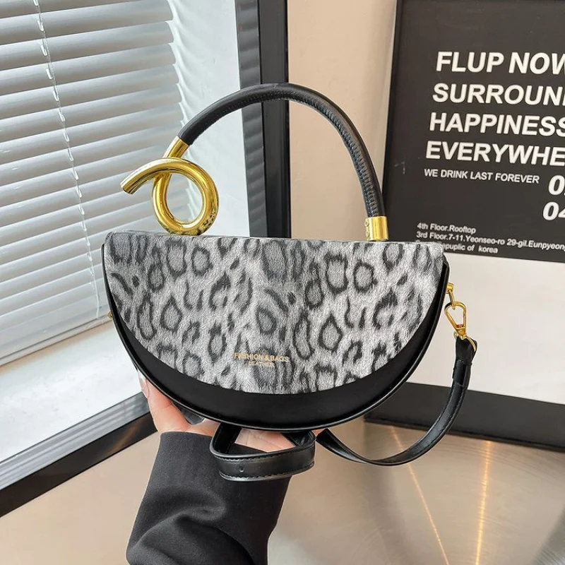 

Versatile Women's Leather Crossbody Bag Elegant Classic Shoulder Messenger Style For Ladies Daily Use