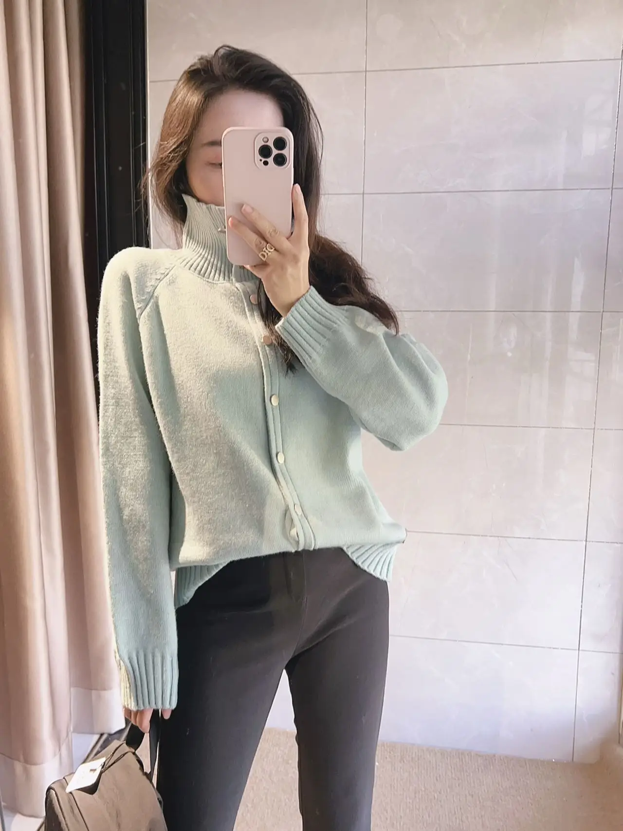 

Мягкий шерстяной трикотажный свитер с высоким воротником и одной пуговицей, цвет озерной синевы, женский, с длинными рукавами, в стиле французского шика, Princ Barbara Home Romantic