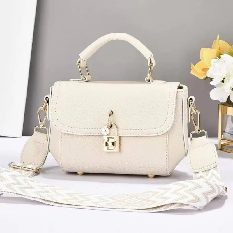 

High-Quality Women's Tote Bag In Leather By Luxury Brand Famous Designer Popular Classic Elegant Handbag