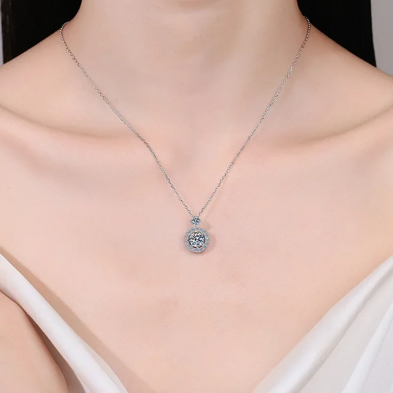 Fényűzés Fehérítőszer Arany 18K Medál esküvői Rendbírság ékszer valós 1.3CT moissanite Gyémánt Gemma Futam Bimbóudvar necklaces számára Nők Adomány