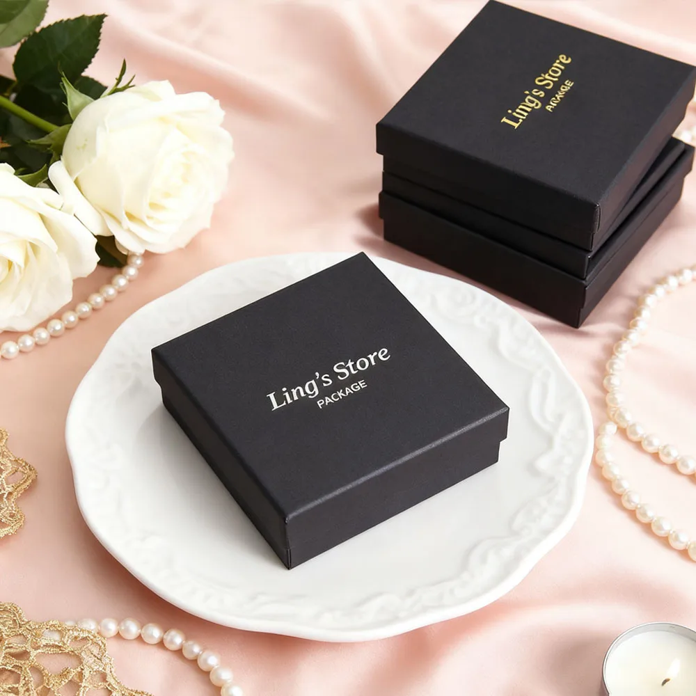 

Персонализированная черная крафт-шкатулка для ювелирных изделий 9x9x3 см 8x8 см, сумка из микрофибры, серьги, кольца, браслет, браслет-гвоздик, сумка, свадебные сувениры