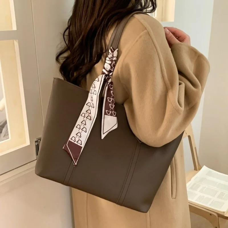 

Women's Messenger Bag Made Of Faux Leather Boasting Casual Paraguay High-End Spacious Soft Daily Look​