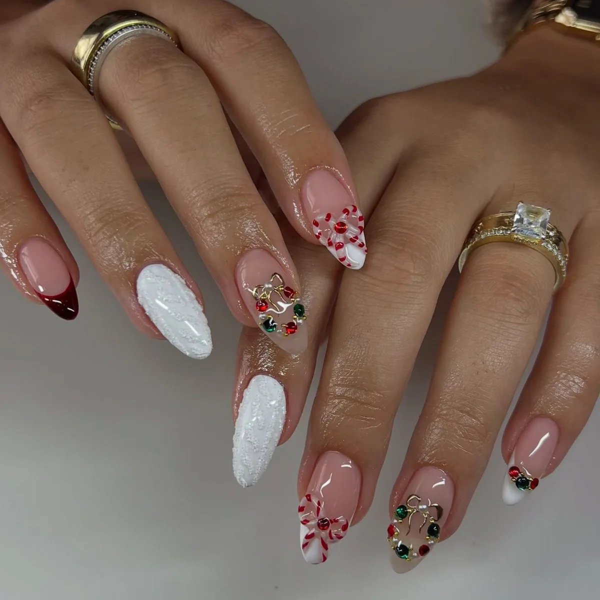 

24Pcs Mid-length Almond Press on False Nails French 3D Bow Pearl Fake Nails Red Green Rhinestone Reusable Full Cover Nails Tips