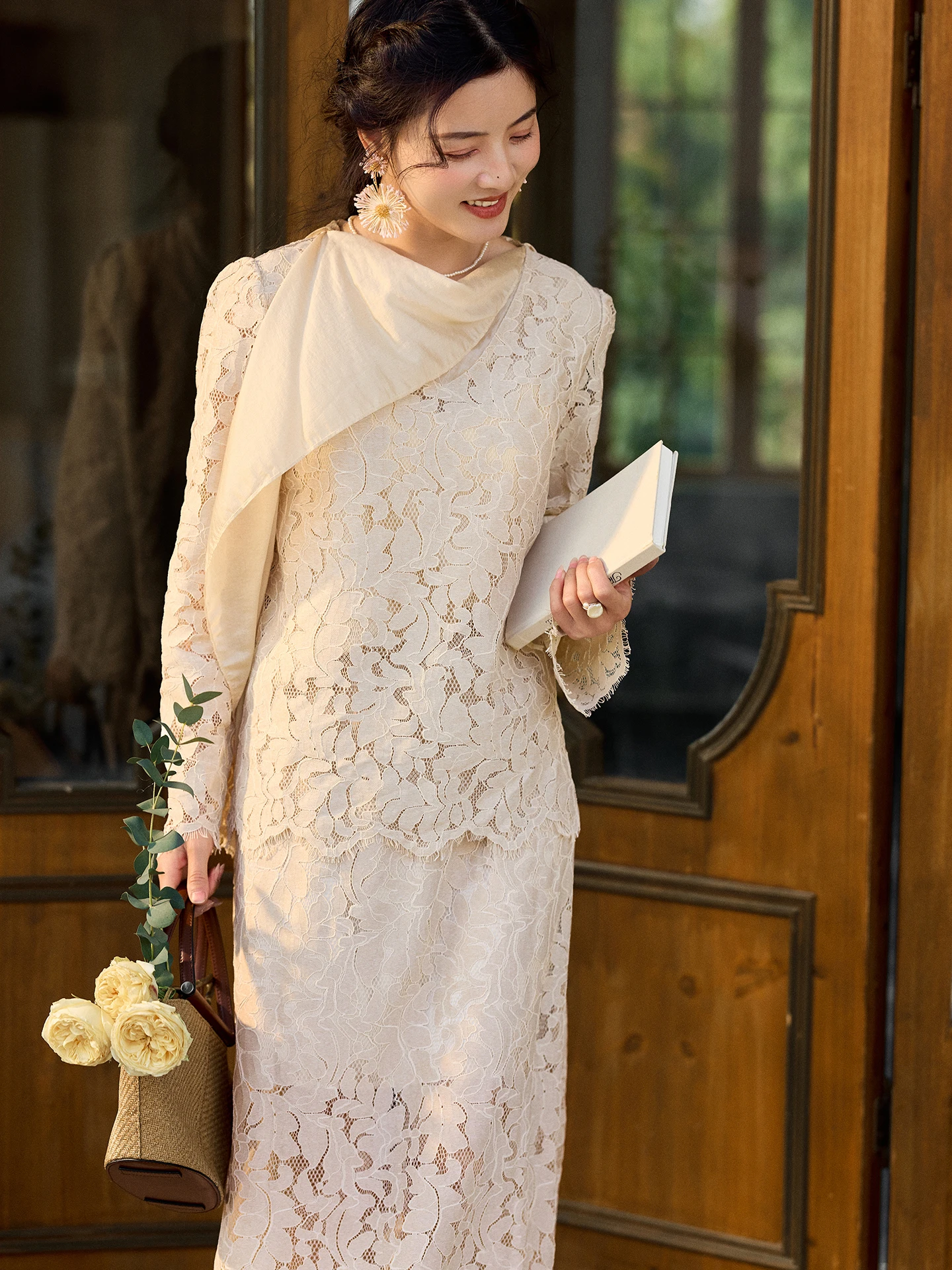 

2026 New Faionable Lace Scarf Set Slimming Tee Colors Spring Collection Breathable Plant Floral Print Loose Fit Student U...