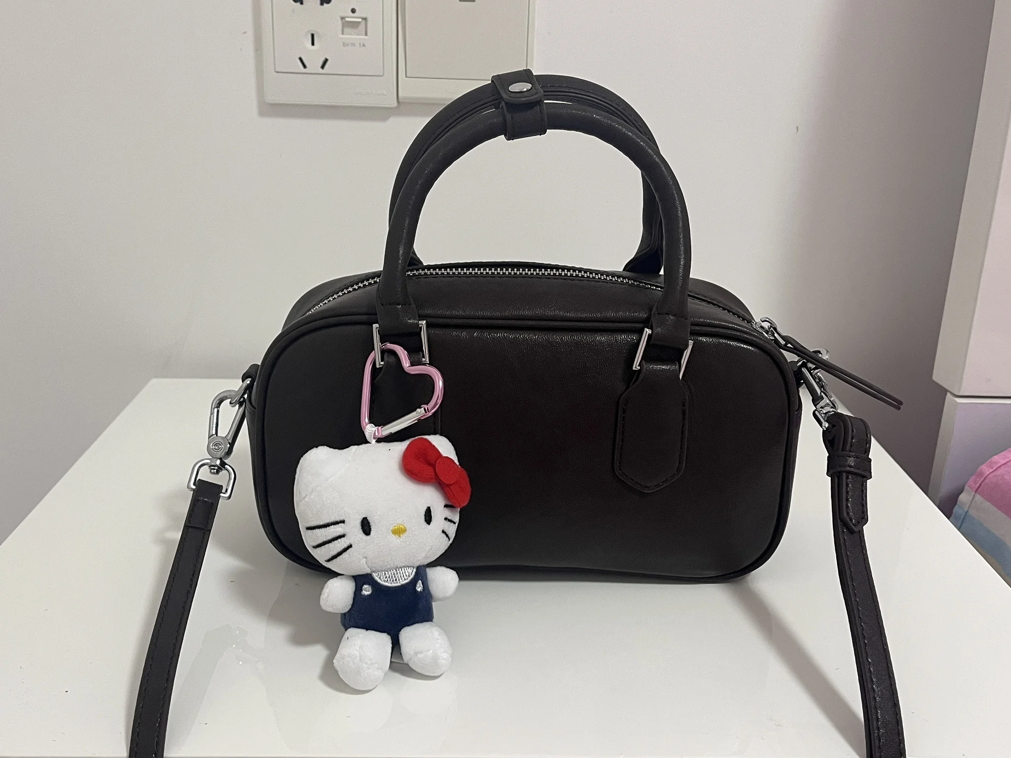 Portachiavi a forma di amore per bambola di peluche HelloKitty bianco neroGirl Cartoon Zaino Ciondolo Decorazione carina Regali giocattolo per bambini