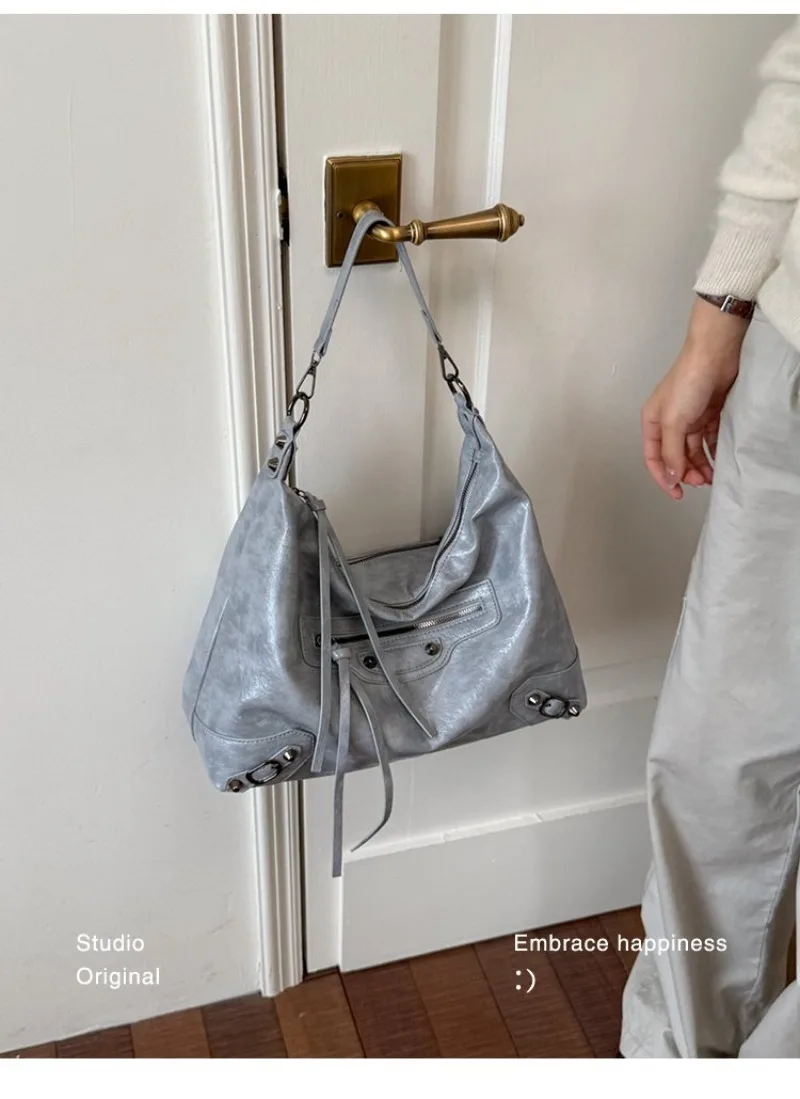 CEEKAY Damen Hobo-Tasche, Schwarz, Glänzendes PU-Leder, Große Schulterhandtasche mit Reißverschluss-Detail, für den täglichen Arbeitsweg, Casual, Minimalistisch – Detail 29