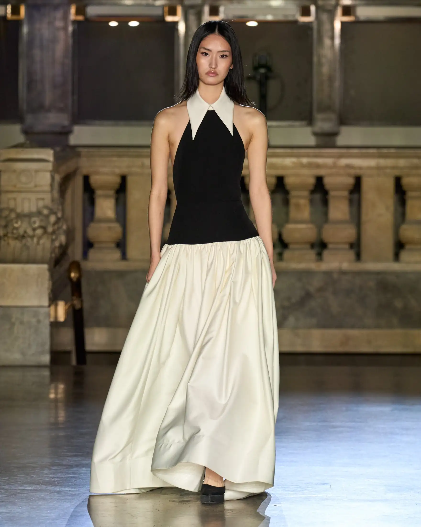 

High Quality Women Elegant Simple Comfortable Party Dress Halter Backless Black White Patchwork Long Ball Gowns Runway Evening