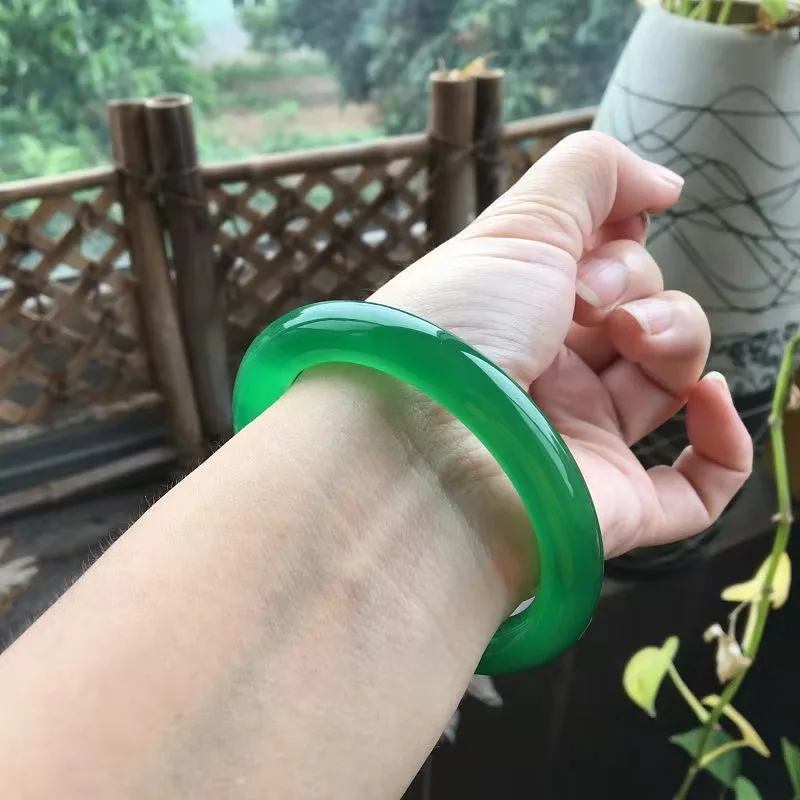 

Ледяной зеленый нефритовый браслет из искусственного нефрита