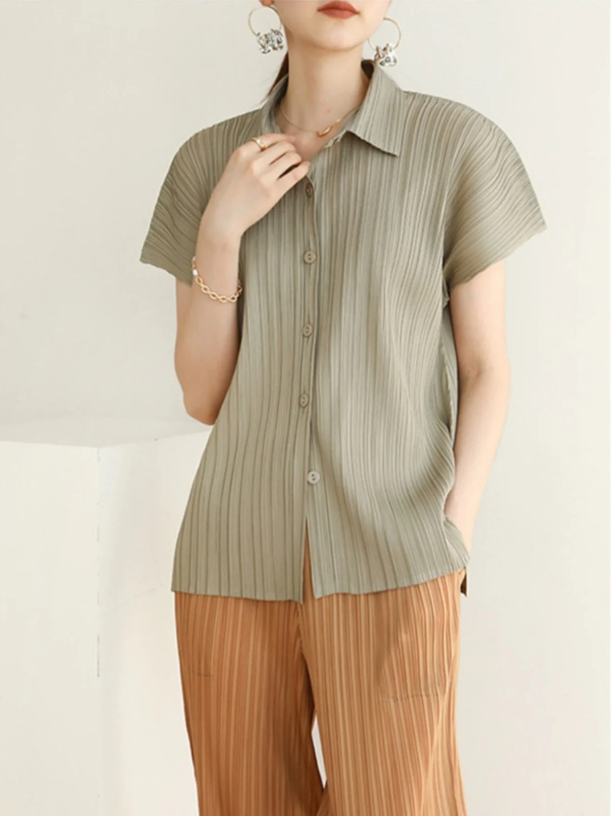 

Summer New High-End ort Sve T-irt Pleated Textured Design Sensation Small ence Slimming Effect Tee Houses Sle