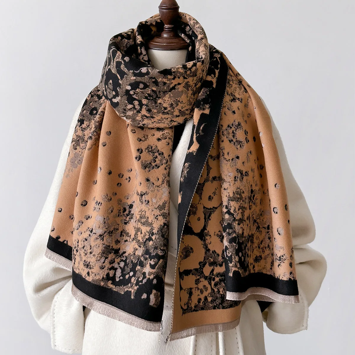 New Leopard Print Scarf Autumn&Winter Fashion Thick Warm Wraps Female Imitation Cashmere Shawl Women\'s Thickening Tassels Scarf