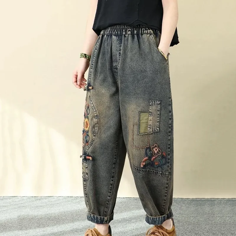 Jeans Ricamati Artistici Retrò - Embroidery Artist recensione e prezzo