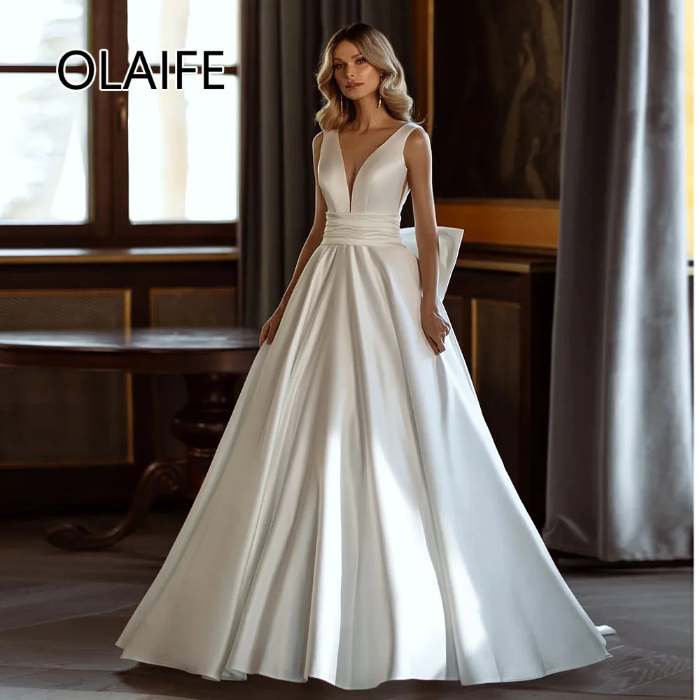 

Boho V-neck Satin Pleated Wedding Party Dress with Bow Backless Empire Court Bridal Gowns for Women Customzied