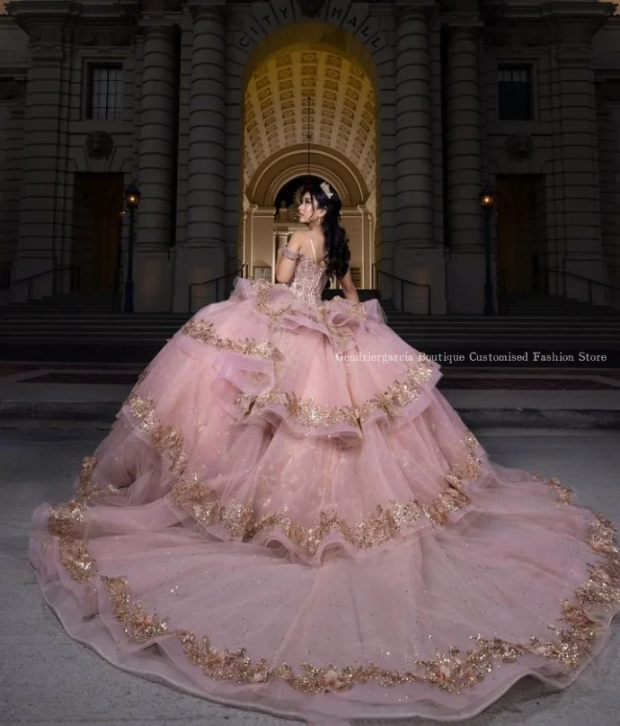 Pink Princess Luxury Quinceanera Dress 2024 Exquisite Off Shoulder Cathedral Train Beaded Applique فساتين للمناسبات الخاصة