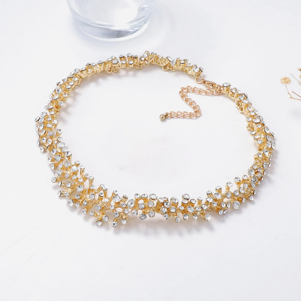 2026 Vintage Unregelmäßige Metall-Halskette mit Strasssteinen in Blattform für Damen, Statement-Schmuck, Halsaccessoires – Detail 5