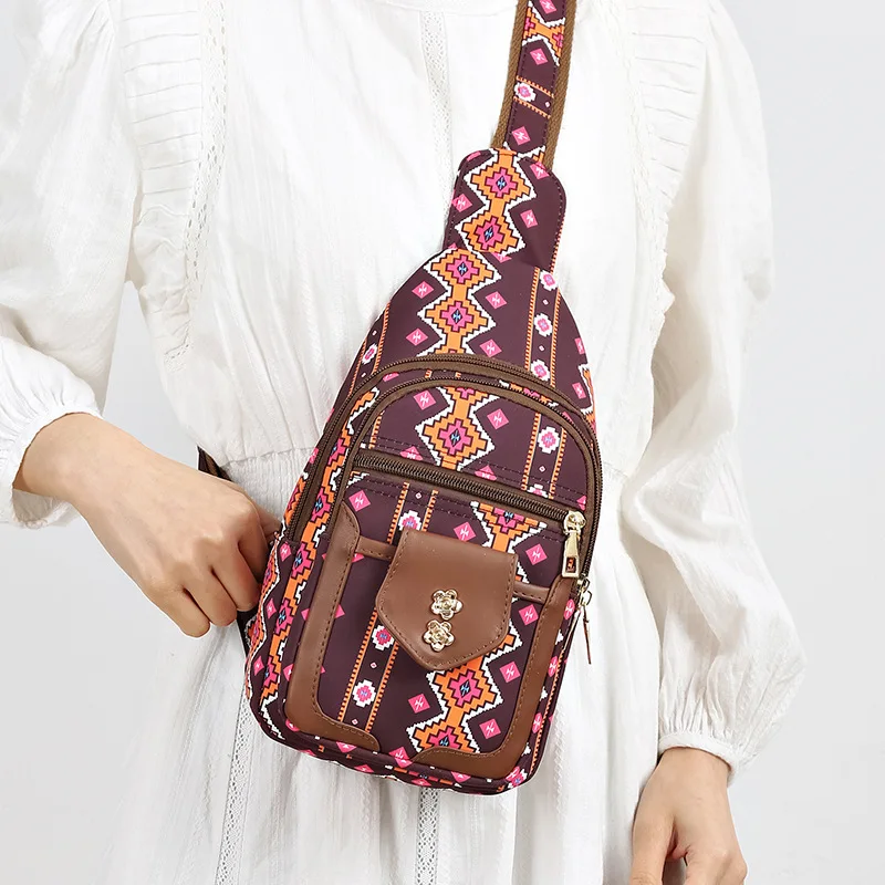 Spot Europe and the United States retro canvas printing bohemian ethnic wind ladies clutch chest bag crossbody bag