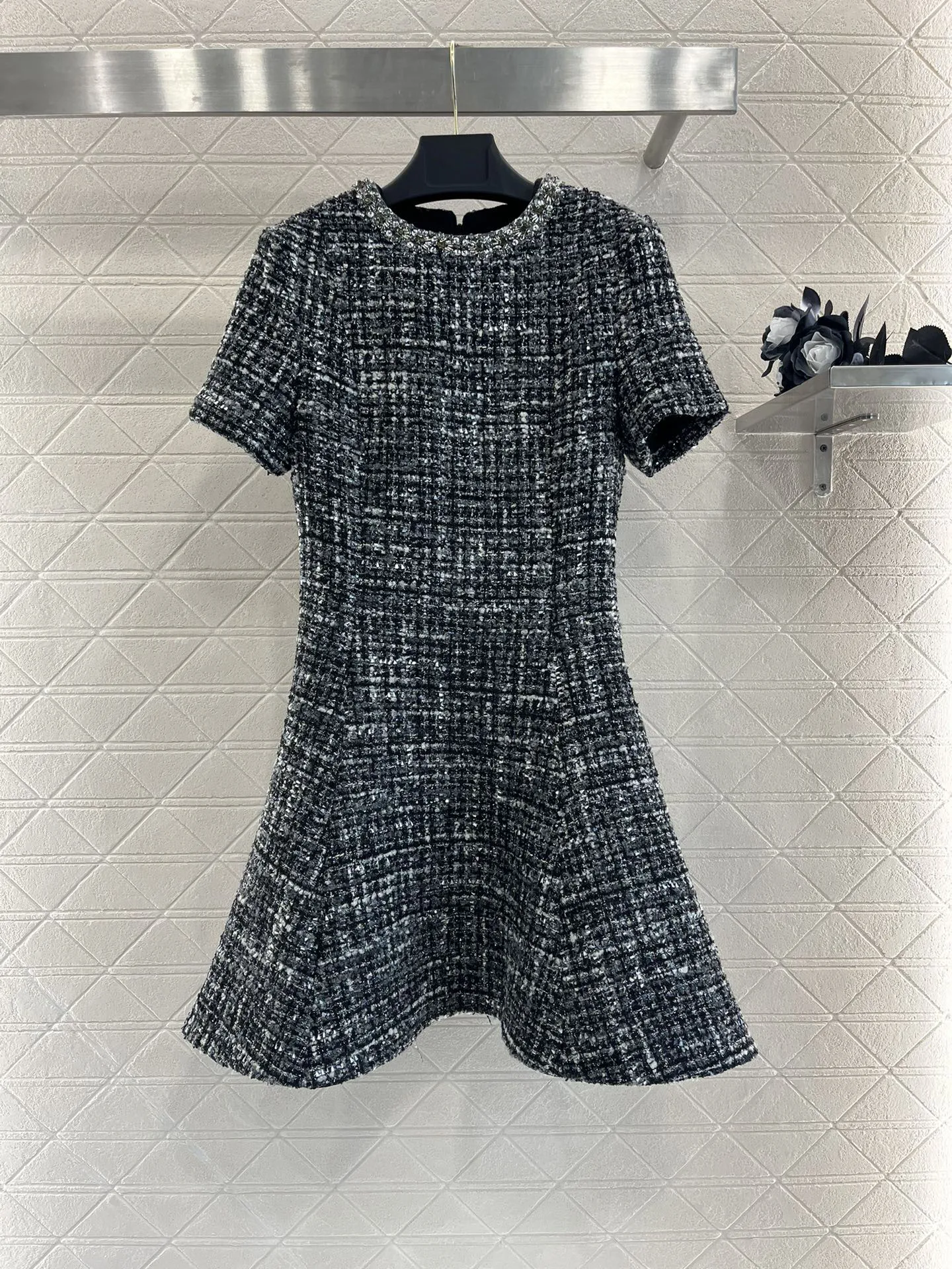 New coarse woven woolen material round neck short sleeved dress with beaded embroidery on the collar and loose skirt hem