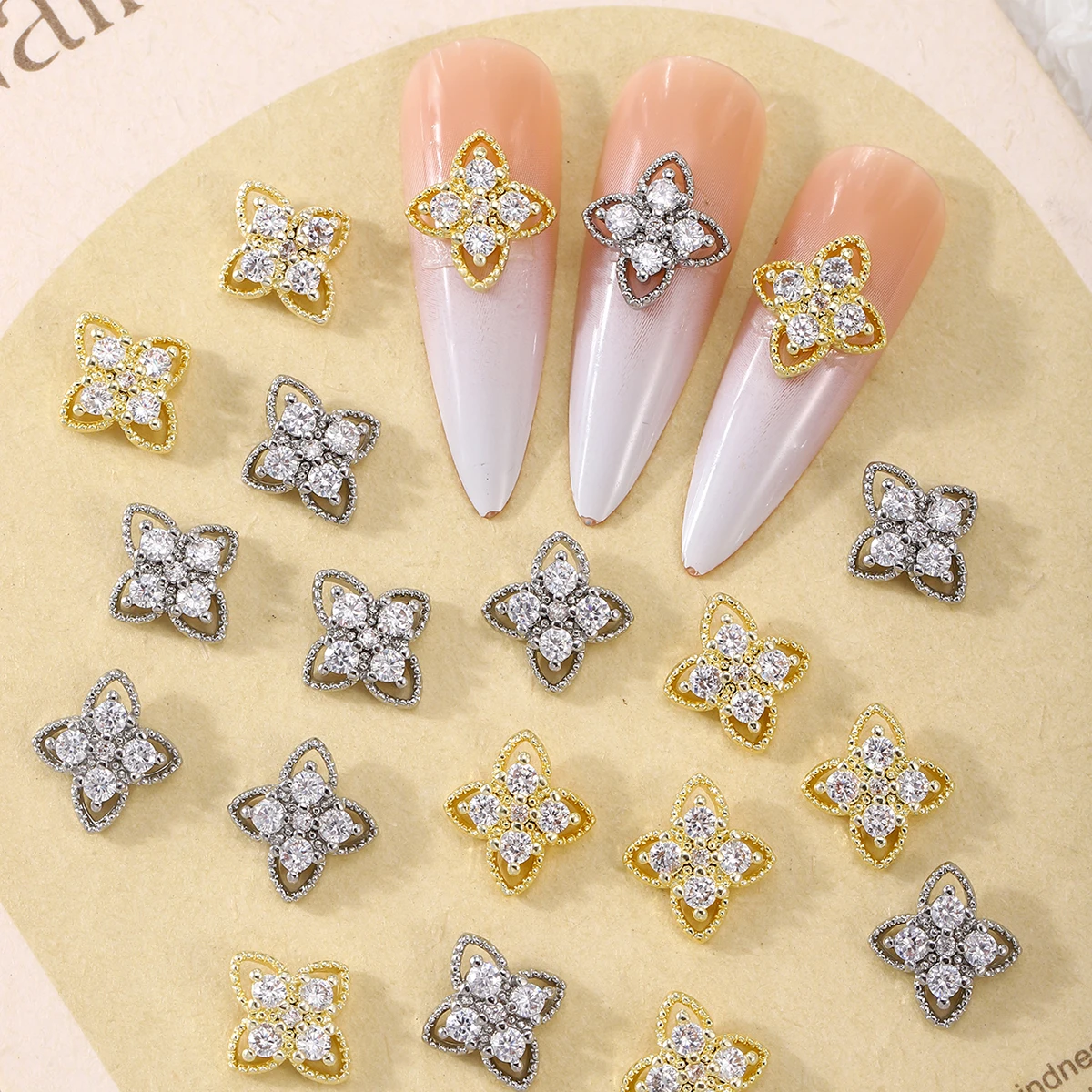 5 Pieces of Gold and Silver Luxury Hollow Four-Leaf Clover Nail Art Gems, Three-Dimensional Y2K Metallic Nail Art Decorations, Multifunctional DIY Full Diamond Inlaid Water Drop Gemstones, Luxurious Diamond Decorations, Suitable for Nails, Phone Cases, Shoes, Clothes, Bags, Etc