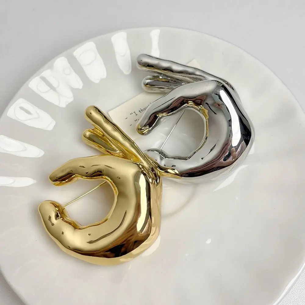 Unique Alloy OK Gesture Brooch Minority Design Jewelry Accessories Metal Glossy Clothes Pin Bag Badge Luxury Brand Gift