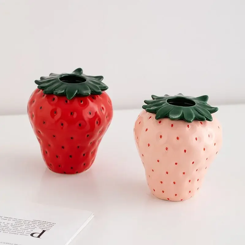 Ceramic Strawberry Vase Ornament for Living Room Hydroponic Flower Arrangement Ceramic Strawberry Vase for Room and Dining Room