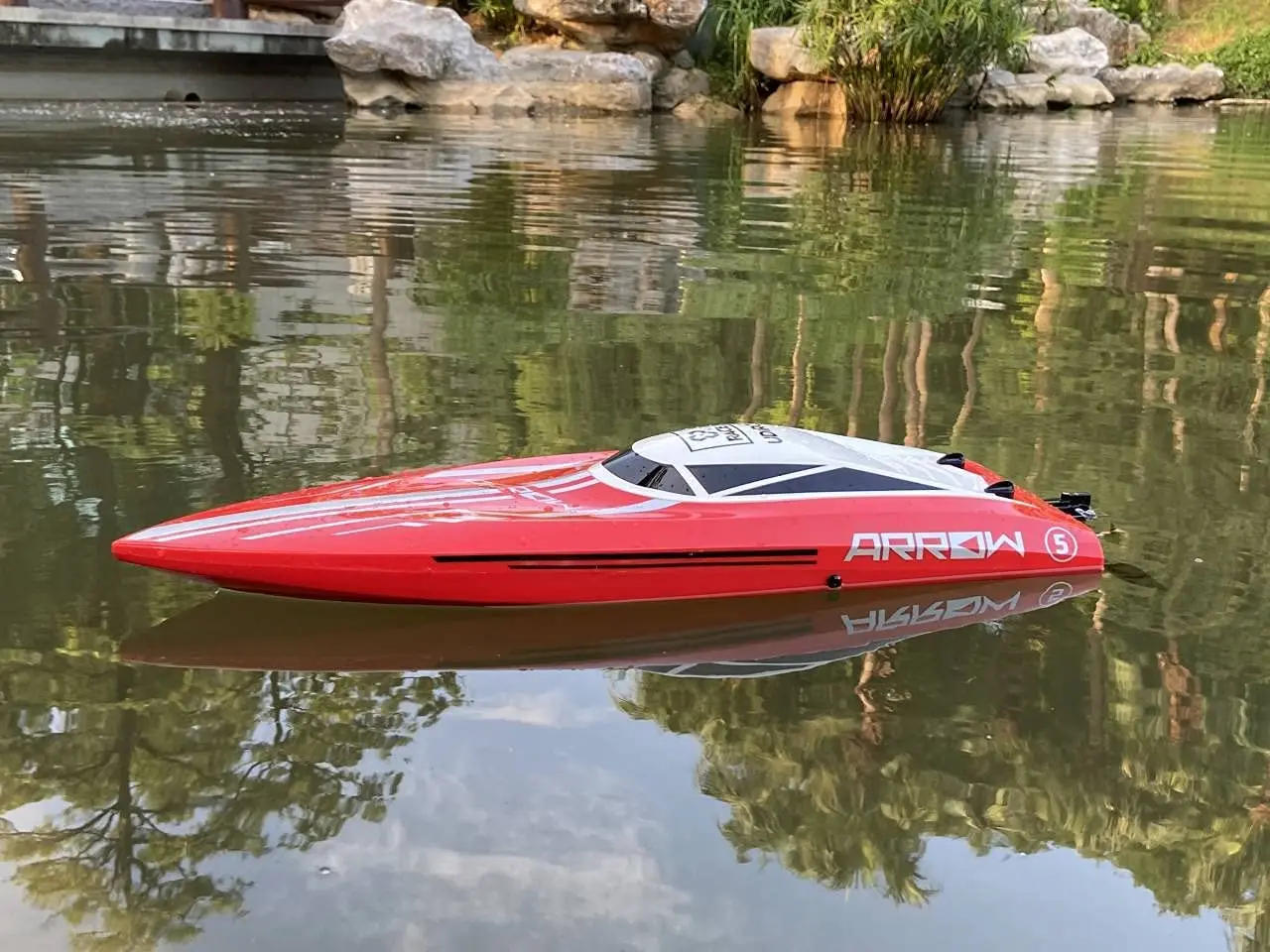 ed Phantom high-Speed brushless Remote Control Boat 45km/h Competition Type Professional Remote Control Boat Large 64CM (25.2